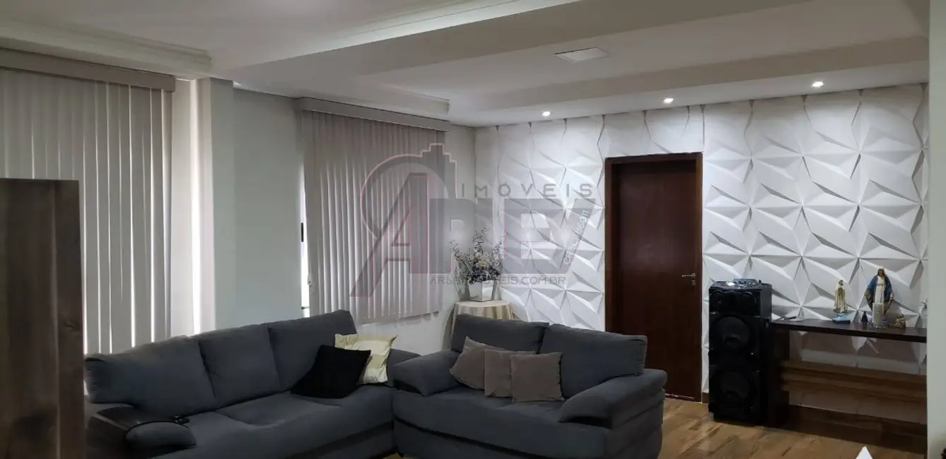 Foto 4 de Casa com 3 quartos à venda, 225m2 em Planalto, Montes Claros - MG