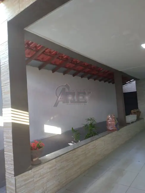 Foto 3 de Casa com 3 quartos à venda, 225m2 em Planalto, Montes Claros - MG