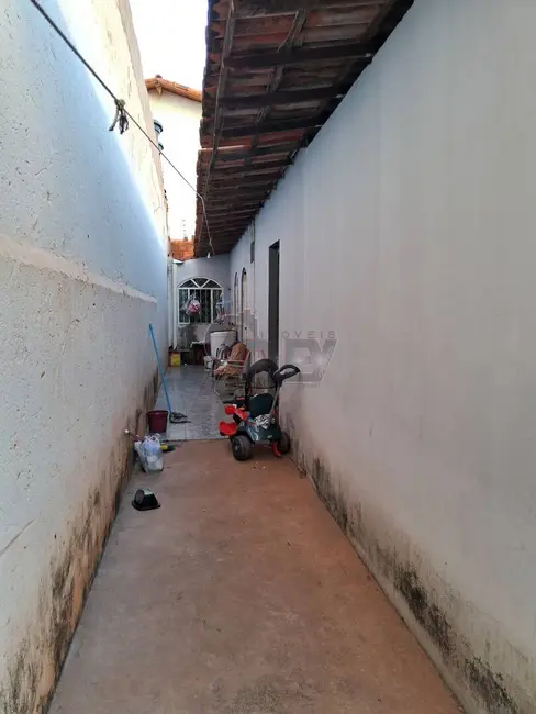 Foto 2 de Casa com 2 quartos à venda, 100m2 em Independência, Montes Claros - MG