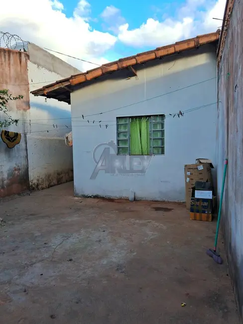 Foto 1 de Casa com 2 quartos à venda, 100m2 em Independência, Montes Claros - MG