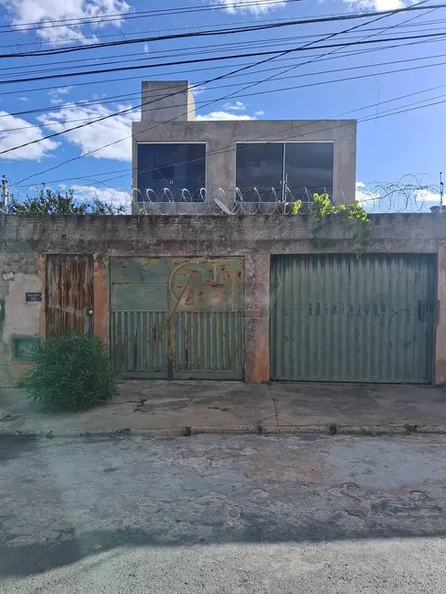 Foto 1 de Casa com 2 quartos à venda, 115m2 em Maracanã, Montes Claros - MG
