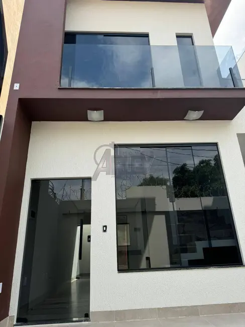 Foto 2 de Casa de Condomínio com 3 quartos à venda em Planalto, Montes Claros - MG