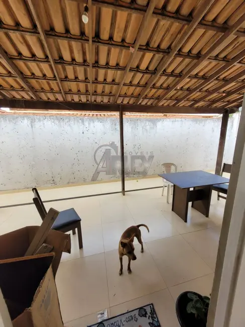 Foto 3 de Casa com 3 quartos à venda, 200m2 em Planalto, Montes Claros - MG