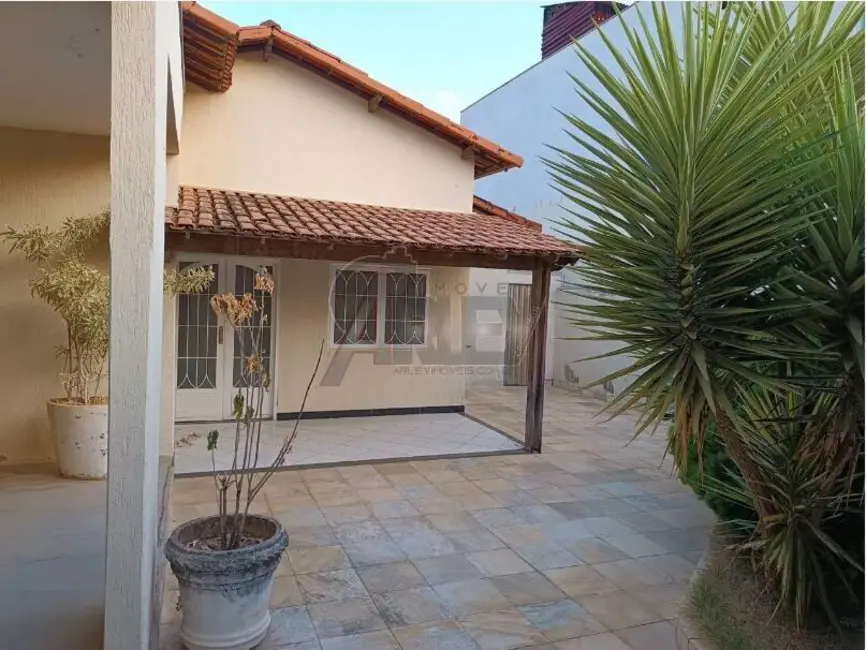 Foto 2 de Casa com 3 quartos à venda, 290m2 em Morada do Parque, Montes Claros - MG