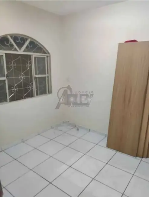 Foto 6 de Casa com 3 quartos à venda em Vila Guilhermina, Montes Claros - MG