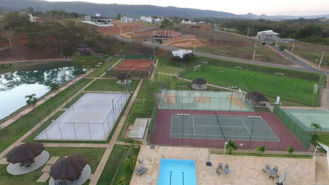 Foto 2 de Terreno / Lote à venda, 1050m2 em Montes Claros - MG