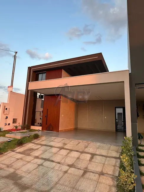 Foto 2 de Casa com 3 quartos à venda, 200m2 em Montes Claros - MG