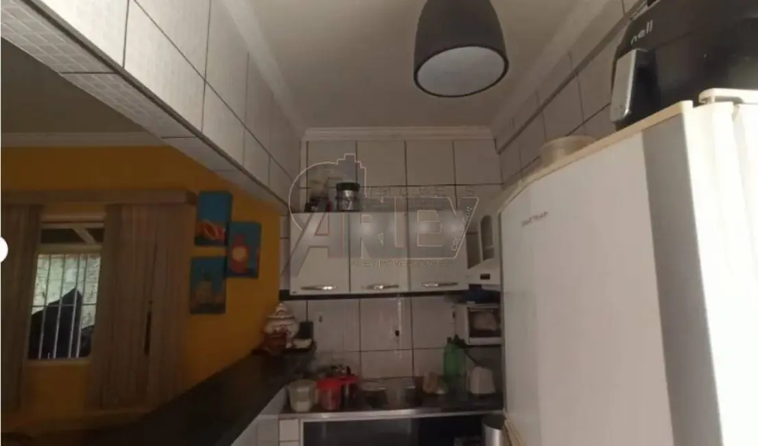 Foto 2 de Casa com 2 quartos à venda, 180m2 em Montes Claros - MG