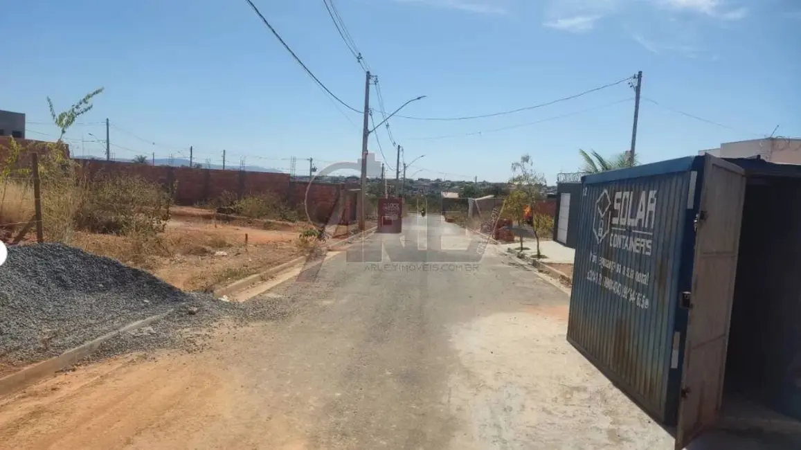 Foto 3 de Terreno / Lote à venda, 180m2 em Montes Claros - MG