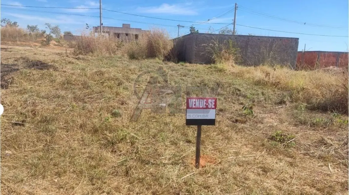 Foto 2 de Terreno / Lote à venda, 180m2 em Montes Claros - MG