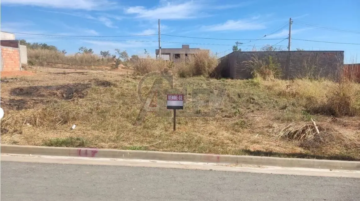 Foto 1 de Terreno / Lote à venda, 180m2 em Montes Claros - MG