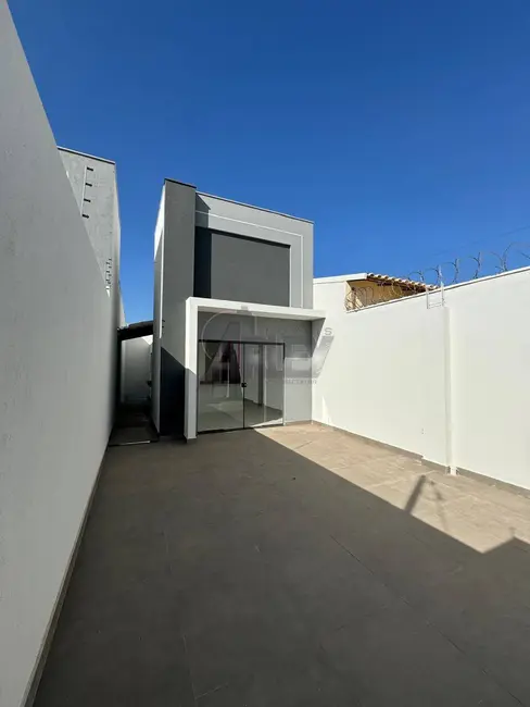 Foto 1 de Casa com 3 quartos à venda, 129m2 em Vila Campos, Montes Claros - MG