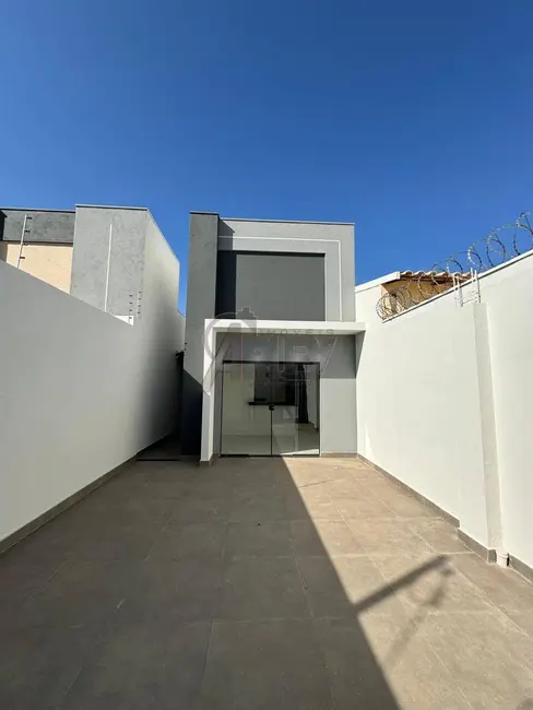 Foto 2 de Casa com 3 quartos à venda, 129m2 em Vila Campos, Montes Claros - MG