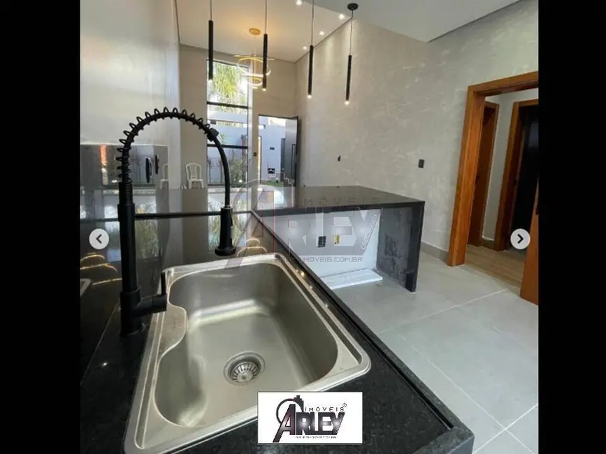 Foto 3 de Casa com 3 quartos à venda em Montes Claros - MG