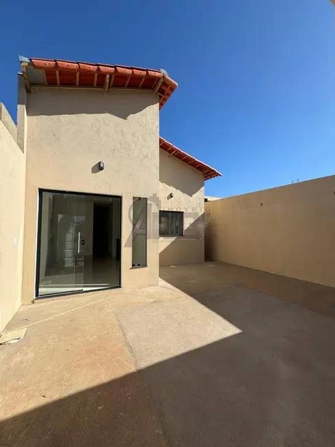 Foto 2 de Casa com 3 quartos à venda, 126m2 em Montes Claros - MG