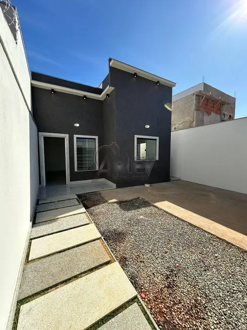 Foto 1 de Casa com 3 quartos à venda, 126m2 em Montes Claros - MG
