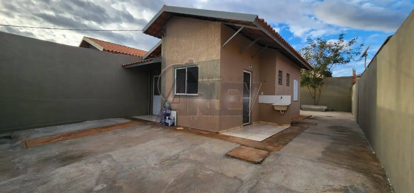 Foto 8 de Casa com 2 quartos à venda, 180m2 em Montes Claros - MG
