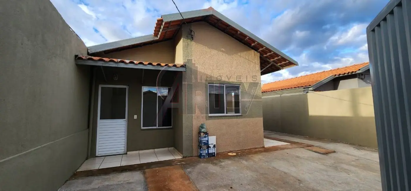 Foto 2 de Casa com 2 quartos à venda, 180m2 em Montes Claros - MG
