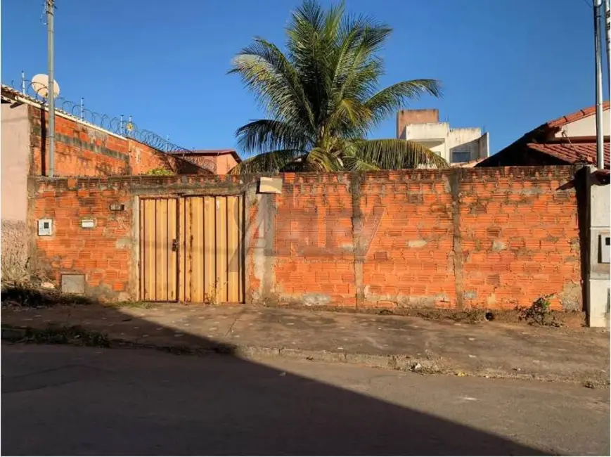 Foto 1 de Terreno / Lote à venda, 240m2 em Santa Lúcia, Montes Claros - MG
