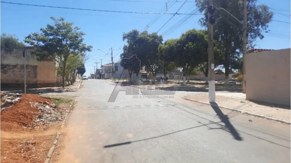 Foto 2 de Terreno / Lote à venda, 348m2 em Santo Antônio, Montes Claros - MG