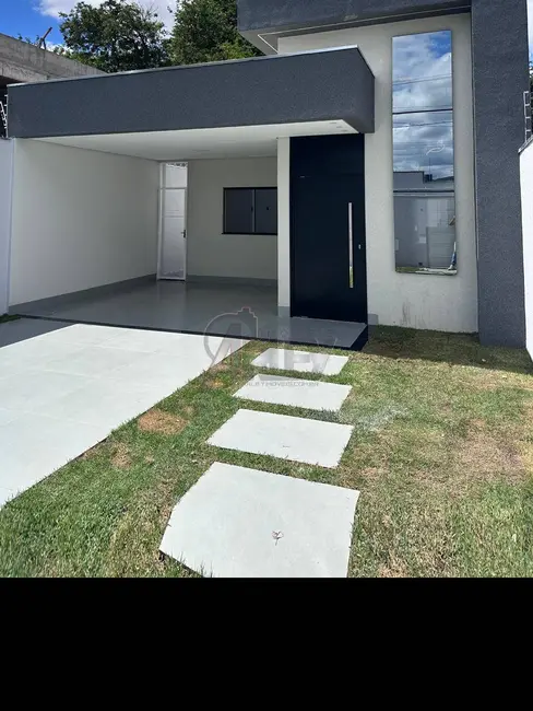 Foto 1 de Casa de Condomínio com 3 quartos à venda, 248m2 em Montes Claros - MG