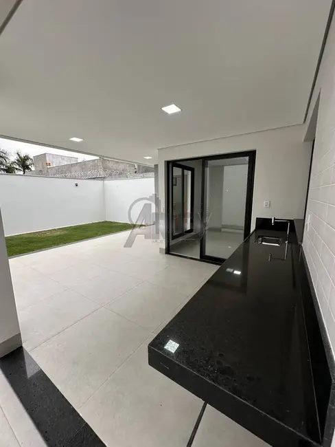 Foto 2 de Casa com 3 quartos à venda em Montes Claros - MG