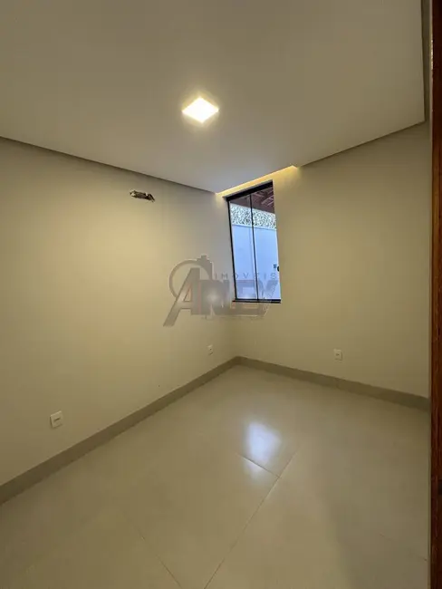 Foto 3 de Casa com 3 quartos à venda e para alugar, 248m2 em Montes Claros - MG