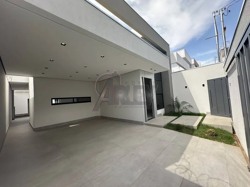 Foto 2 de Casa com 3 quartos à venda, 215m2 em Ibituruna, Montes Claros - MG