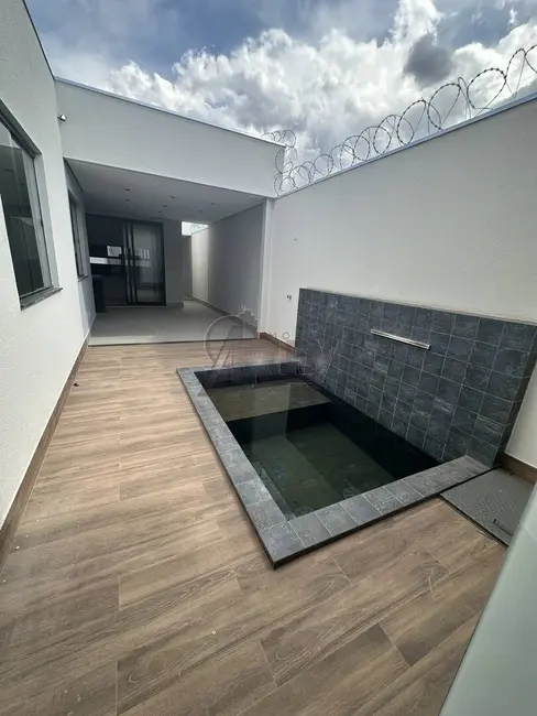 Foto 3 de Casa com 3 quartos à venda, 215m2 em Ibituruna, Montes Claros - MG
