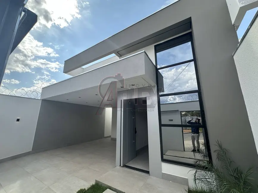 Foto 1 de Casa com 3 quartos à venda, 215m2 em Ibituruna, Montes Claros - MG