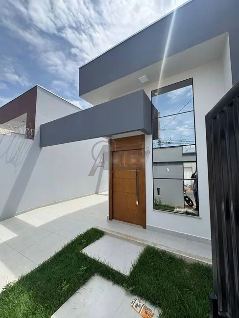 Foto 1 de Casa com 3 quartos à venda, 135m2 em Maracanã, Montes Claros - MG