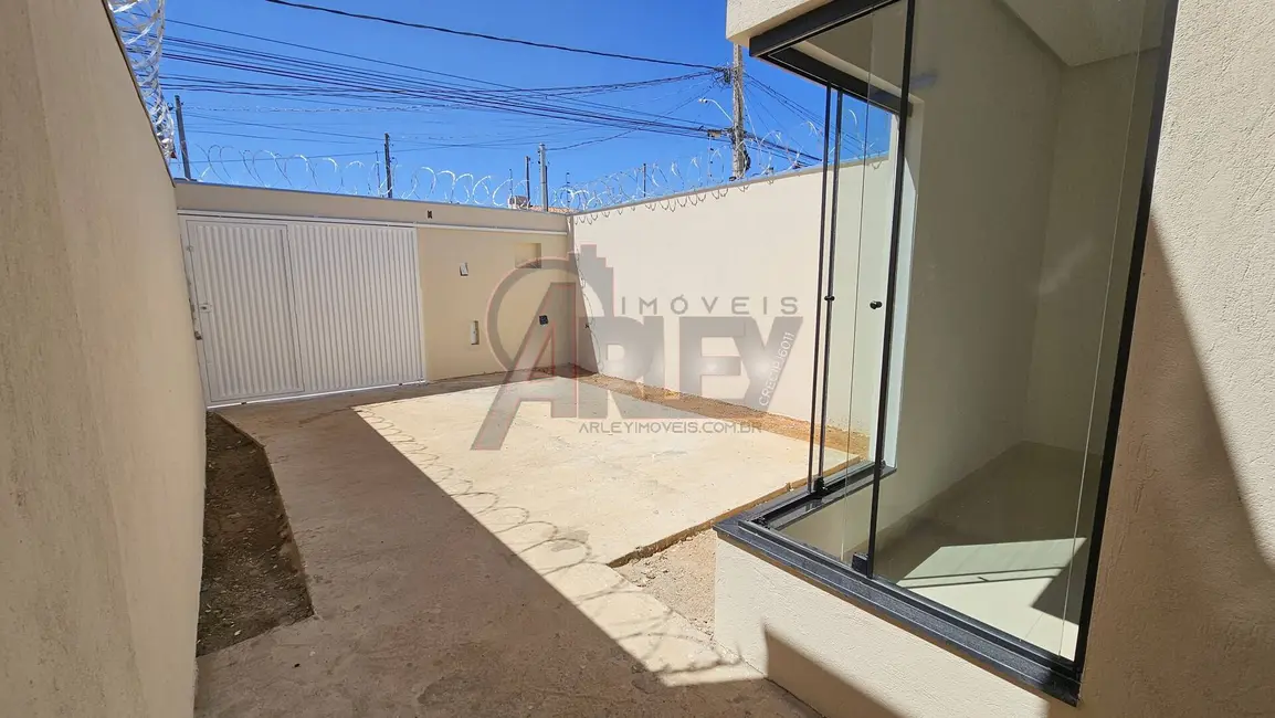 Foto 3 de Casa com 3 quartos à venda em Independência, Montes Claros - MG