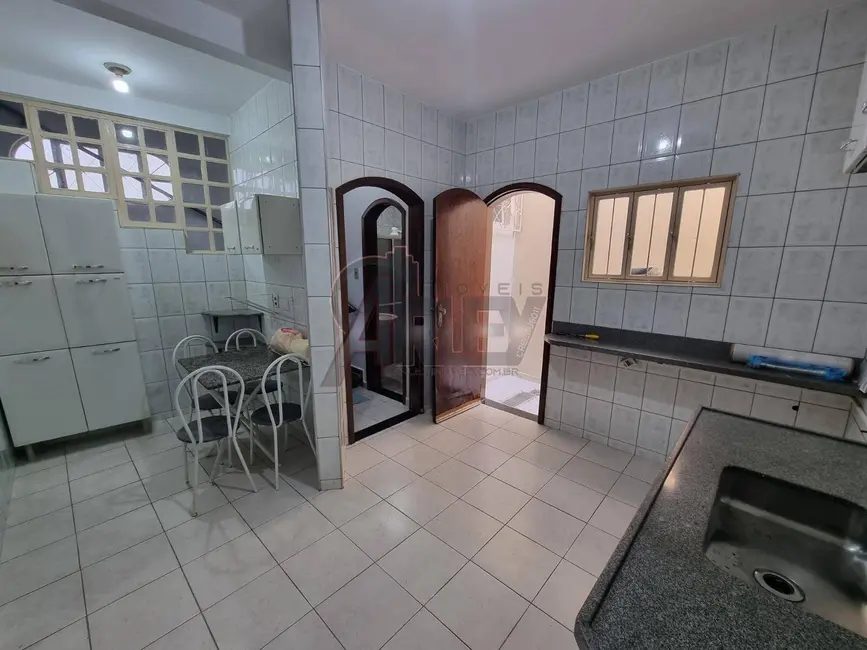 Foto 5 de Casa com 2 quartos à venda em Centro, Montes Claros - MG