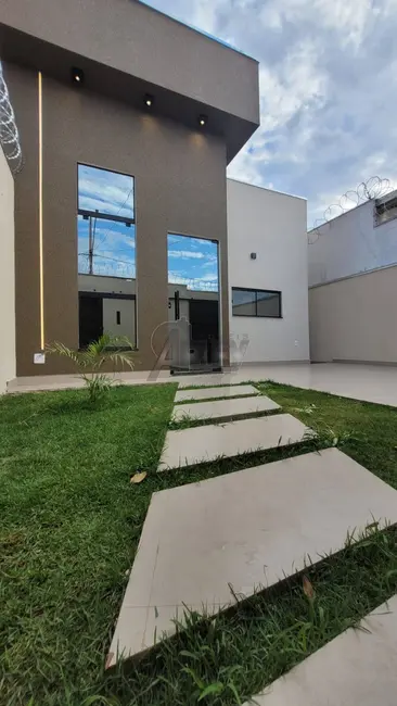 Foto 3 de Casa com 3 quartos à venda, 63m2 em Montes Claros - MG