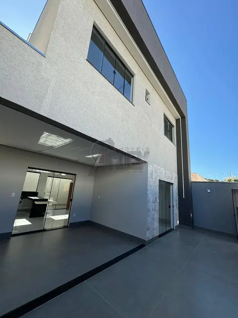 Foto 1 de Casa de Condomínio com 3 quartos à venda, 120m2 em Morada do Sol, Montes Claros - MG