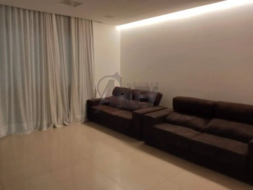 Casa com 5 quartos à venda, 1080m2 em Montes Claros - MG - imagem 4 Foto 4 de Casa com 5 quartos à venda, 1080m2 em Montes Claros - MG