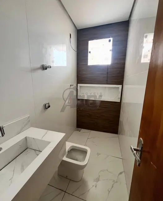 Foto 5 de Casa com 3 quartos à venda, 200m2 em Montes Claros - MG