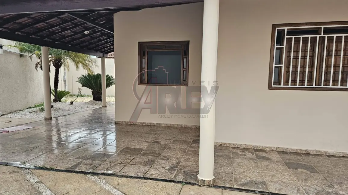 Foto 2 de Casa com 3 quartos à venda, 220m2 em Montes Claros - MG