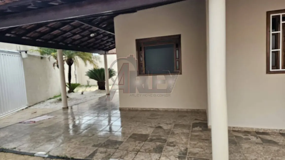 Foto 1 de Casa com 3 quartos à venda, 220m2 em Montes Claros - MG