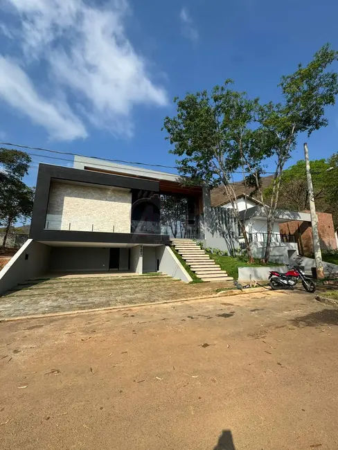 Foto 3 de Casa com 5 quartos à venda e para alugar em Montes Claros - MG