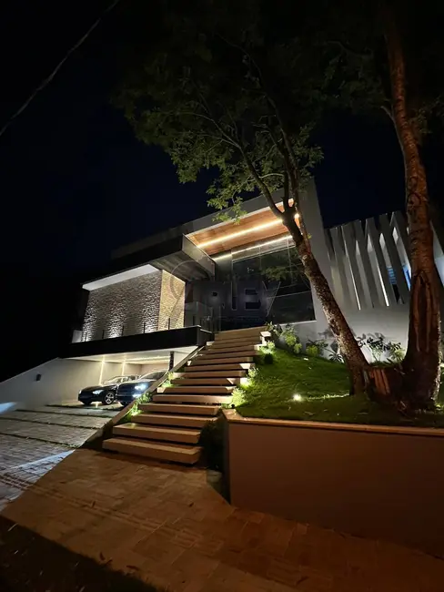Foto 2 de Casa com 5 quartos à venda e para alugar em Montes Claros - MG