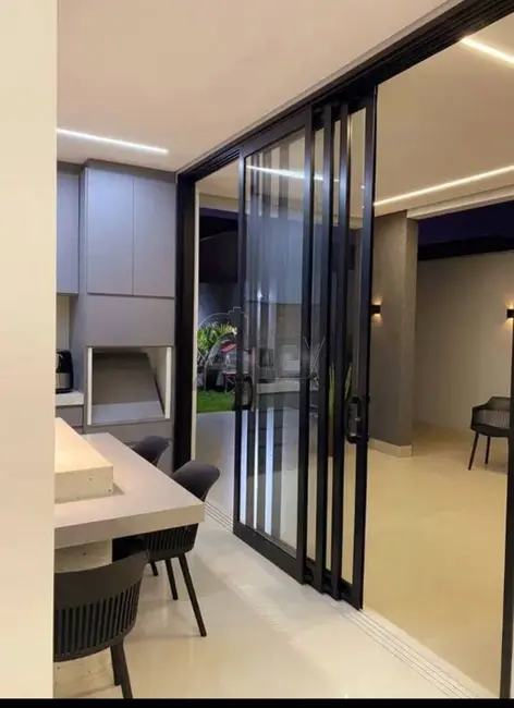 Foto 3 de Casa com 3 quartos à venda, 200m2 em Montes Claros - MG