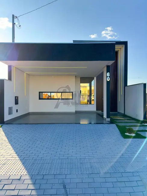 Foto 1 de Casa com 3 quartos à venda, 180m2 em Montes Claros - MG