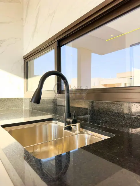 Foto 6 de Casa com 3 quartos à venda, 180m2 em Montes Claros - MG