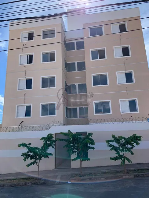 Foto 1 de Apartamento com 2 quartos à venda em Planalto, Montes Claros - MG