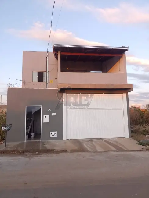 Foto 1 de Casa com 3 quartos à venda em Montes Claros - MG