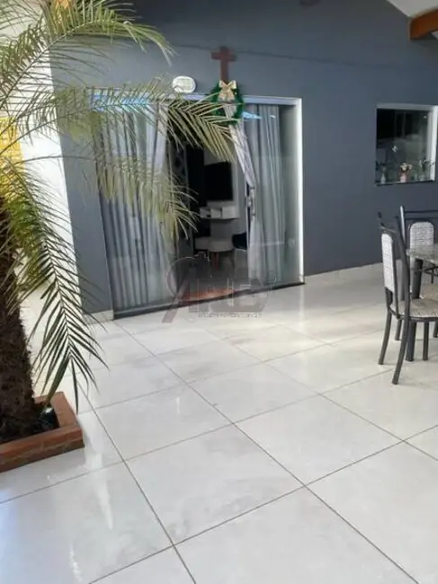 Casa com 2 quartos à venda, 200m2 em Montes Claros - MG - imagem 4 Foto 4 de Casa com 2 quartos à venda, 200m2 em Montes Claros - MG