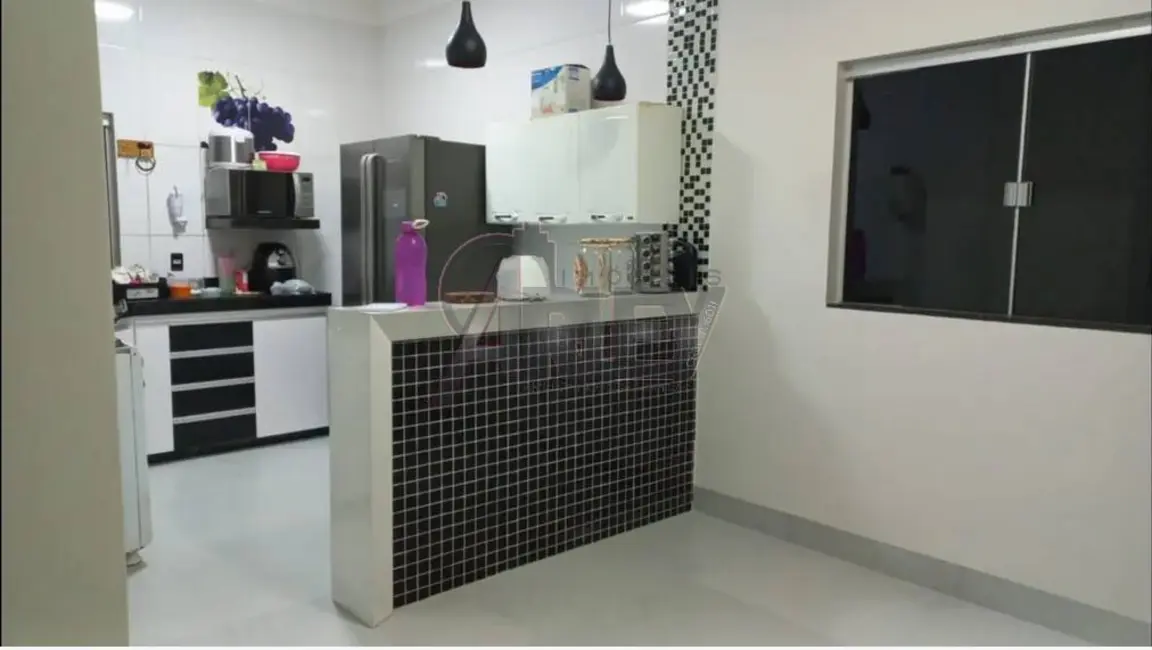 Foto 3 de Casa com 3 quartos à venda, 360m2 em Santa Laura, Montes Claros - MG