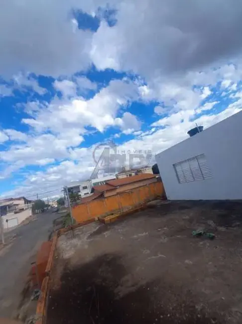 Foto 3 de Casa com 5 quartos à venda em Canelas, Montes Claros - MG