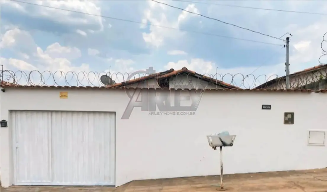 Foto 2 de Casa com 3 quartos à venda, 198m2 em São Lucas, Montes Claros - MG
